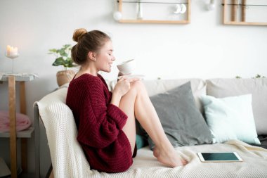 Menutup Hari dengan Langkah yang Lebih Pelan